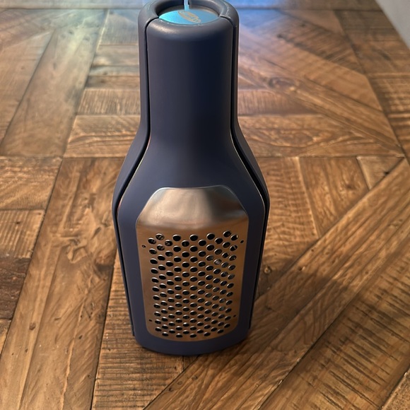 Chef'n Tower Grater - Picture 8 of 11